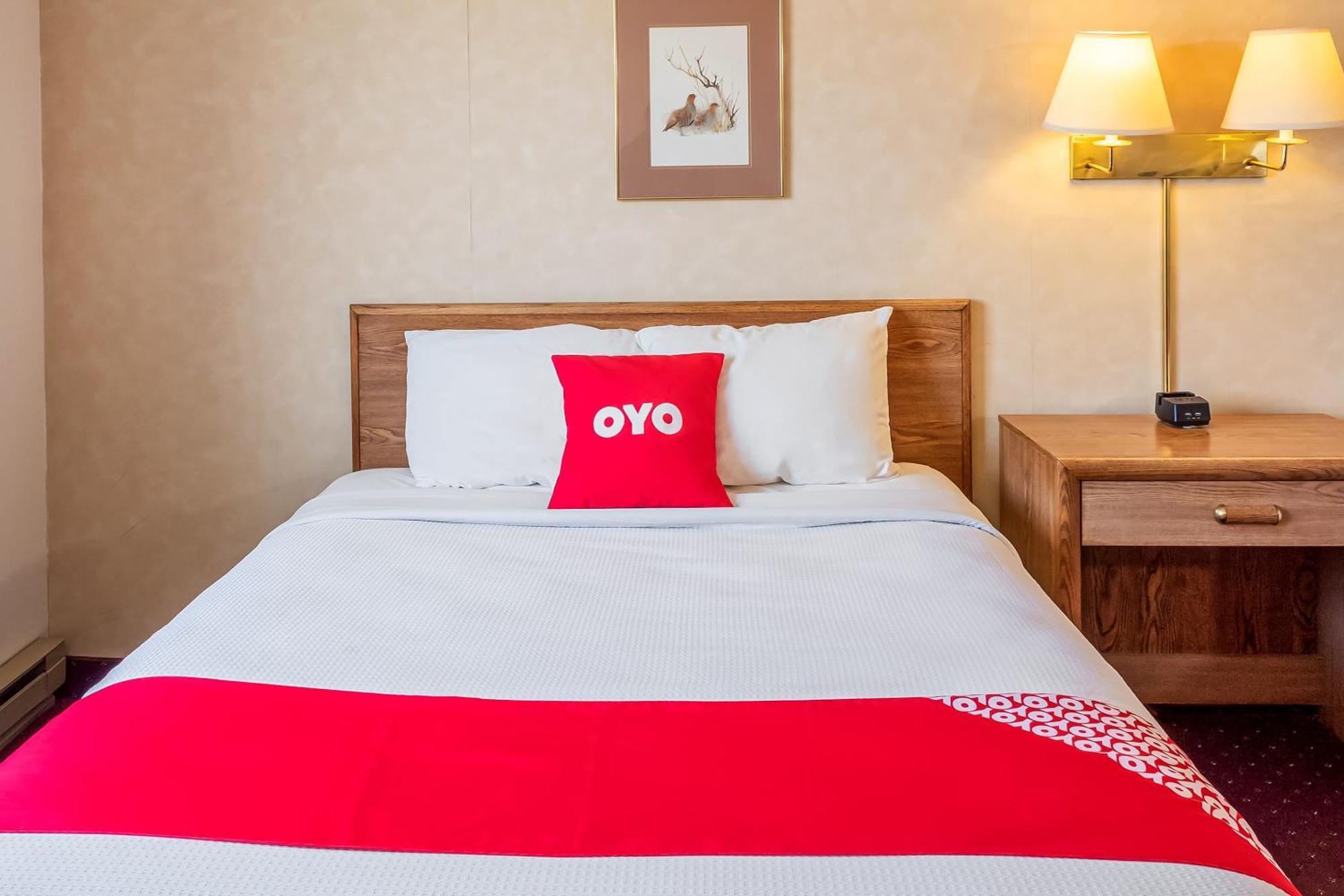 Oyo Hotel Shelby Mt Hwy 2 & I-15 ภายนอก รูปภาพ