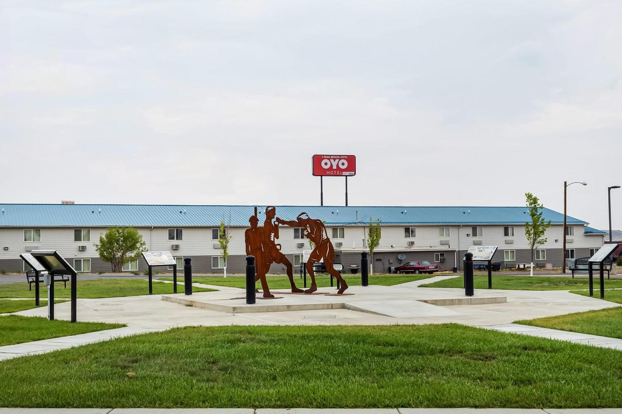 Oyo Hotel Shelby Mt Hwy 2 & I-15 ภายนอก รูปภาพ