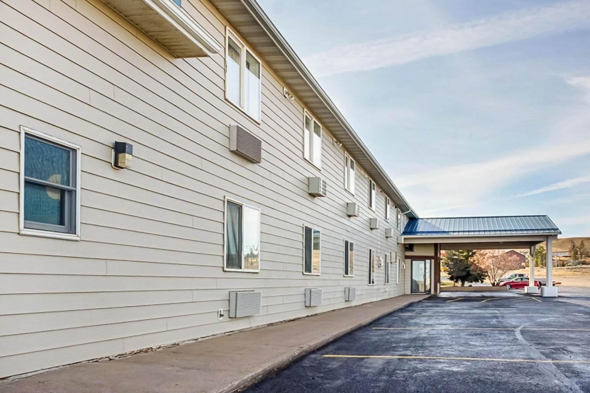Oyo Hotel Shelby Mt Hwy 2 & I-15 ภายนอก รูปภาพ