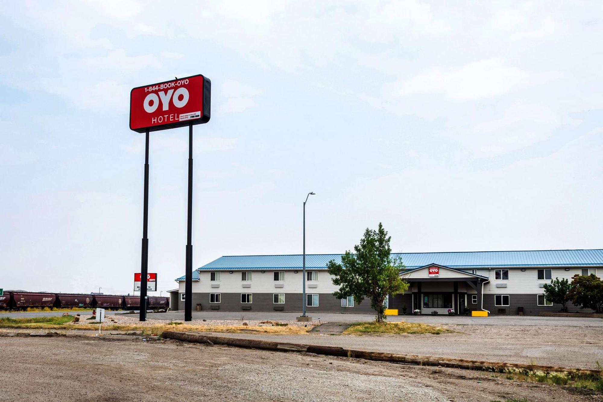 Oyo Hotel Shelby Mt Hwy 2 & I-15 ภายนอก รูปภาพ