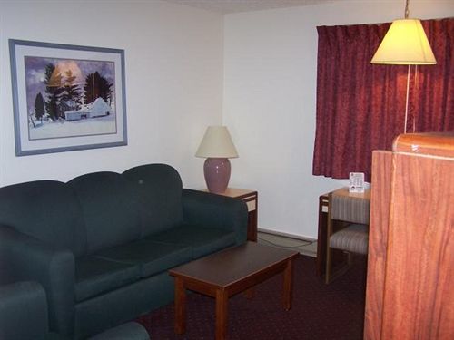 Oyo Hotel Shelby Mt Hwy 2 & I-15 ภายนอก รูปภาพ