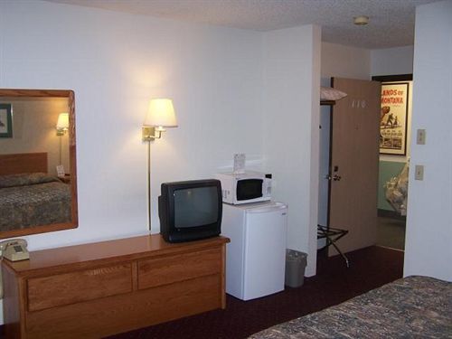 Oyo Hotel Shelby Mt Hwy 2 & I-15 ภายนอก รูปภาพ